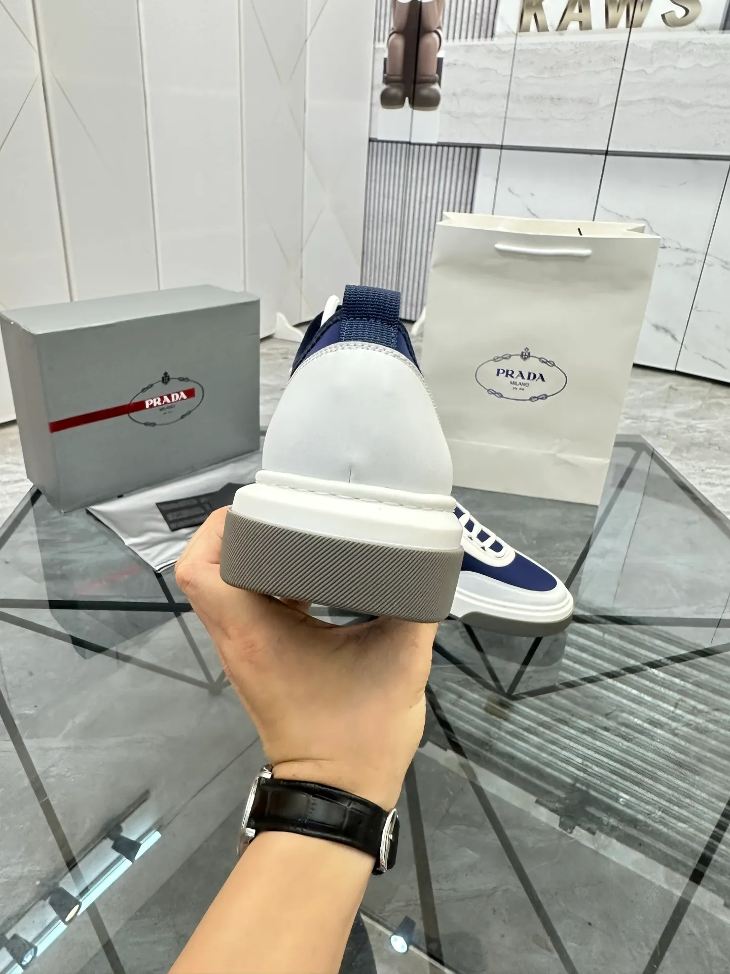 Men's shoes for sale 💰: 💰P600¥ High-end top quality Product trademark: Prada *"Prada*" low-top casual shoes Regular size: 38-45 (can be customized to 46) Product materials: Upper imported glue splicing original material, breathable lining, cowhide foot pads, original outsole. Number: 832